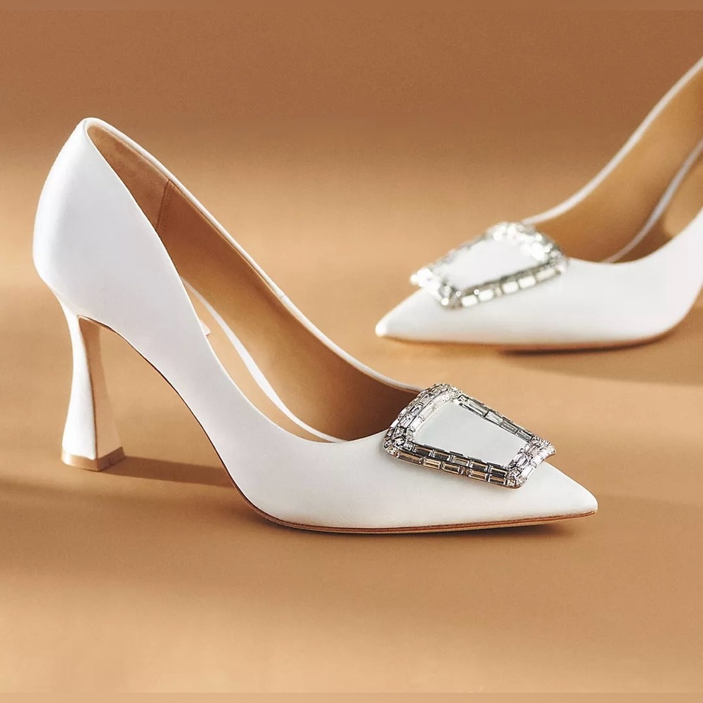 NWT Badgley Mischka Aubree Pointed-Toe Stiletto White Women Pumps with Dust Bag